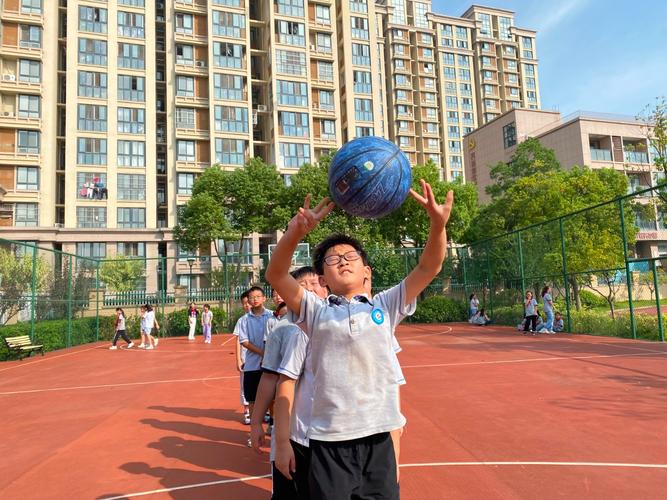 小学生投篮投几个球怎么算,小学生投篮投几个球怎么算出来的