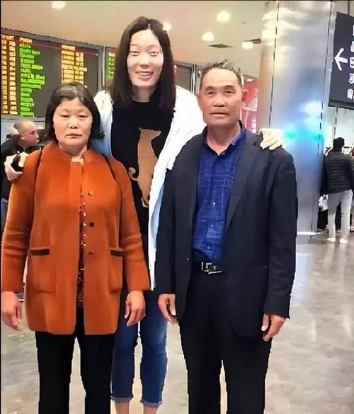 朱婷在河南住豪宅视频直播,朱婷在河南队的比赛